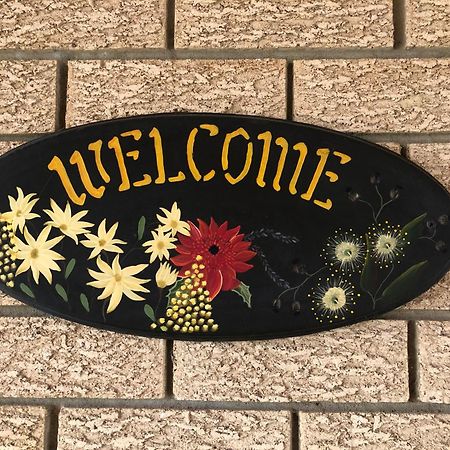 Lake Front Motel Entrance Exterior foto
